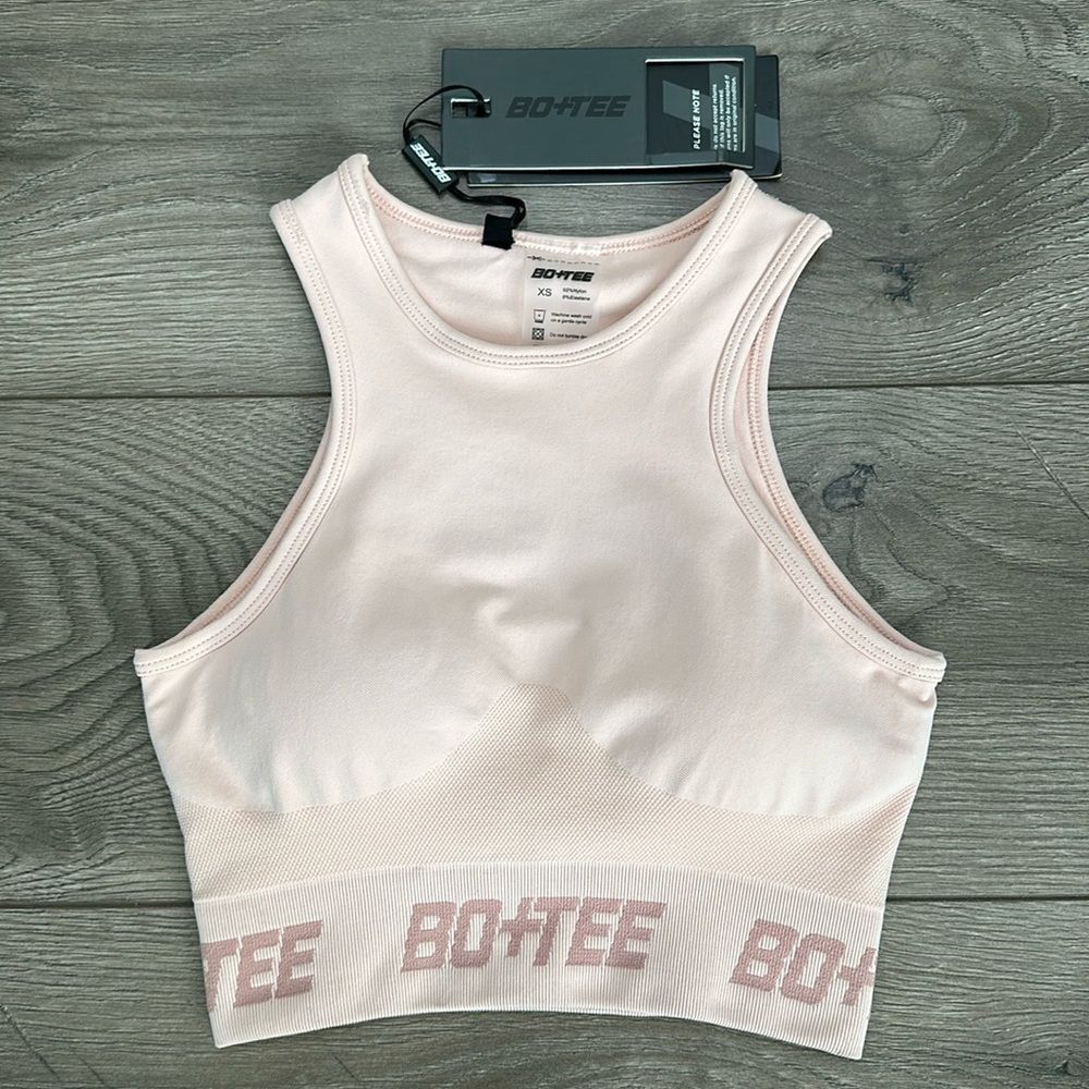 Bo + Tee Knockout‎ Seamless Racerback Crop Top Sports Bra In Peach Size XS
